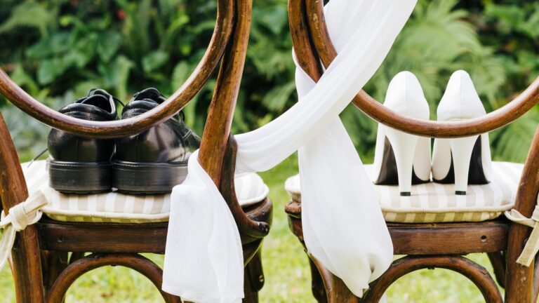 Outdoor Wedding? Save A Bunch On Decor