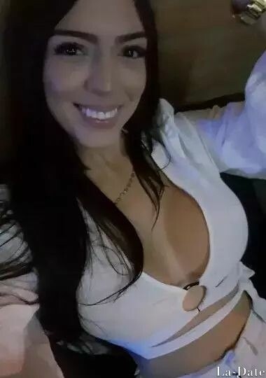 Vivianny Profile image 4