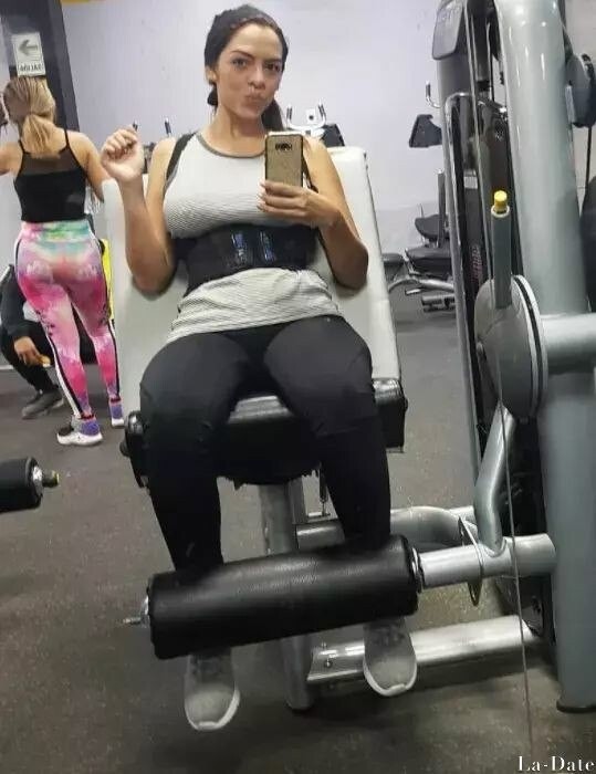 Vivianny Profile image 3