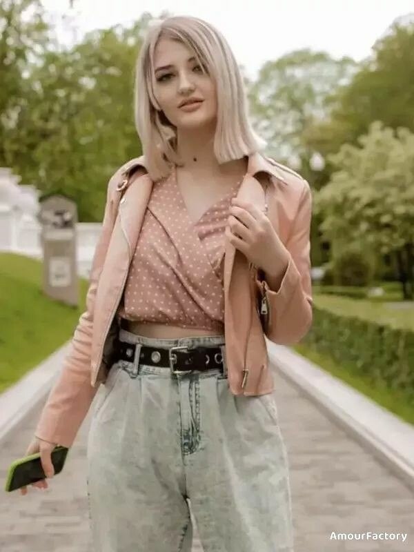 Anna Profile image 1