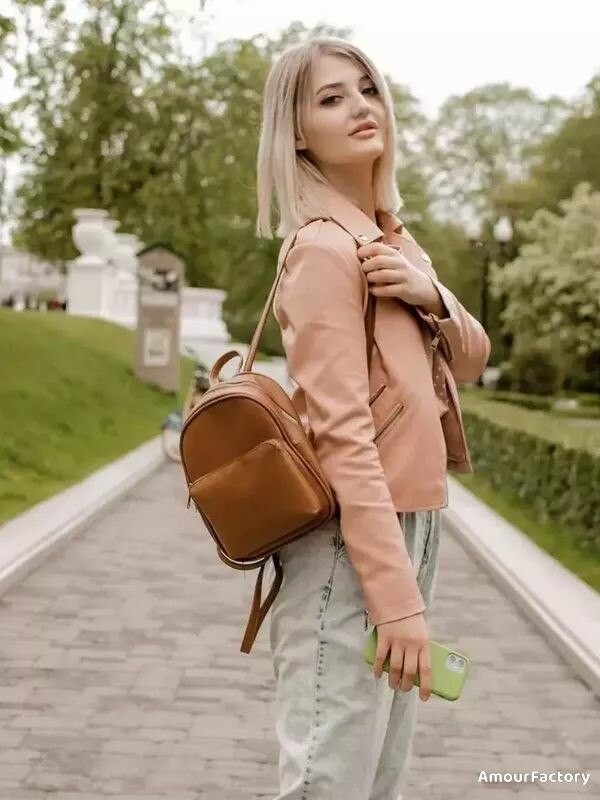 Anna Profile image 5